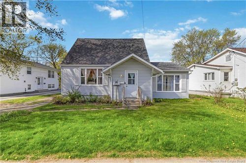642 Maclaren Ave, Fredericton, NB, E3A3L2 | Card Image