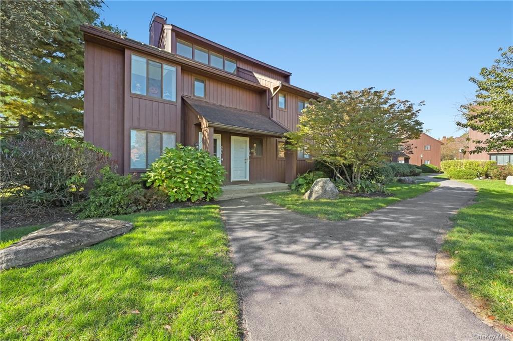 Panorama Dr, Mohegan Lake, NY 10547
