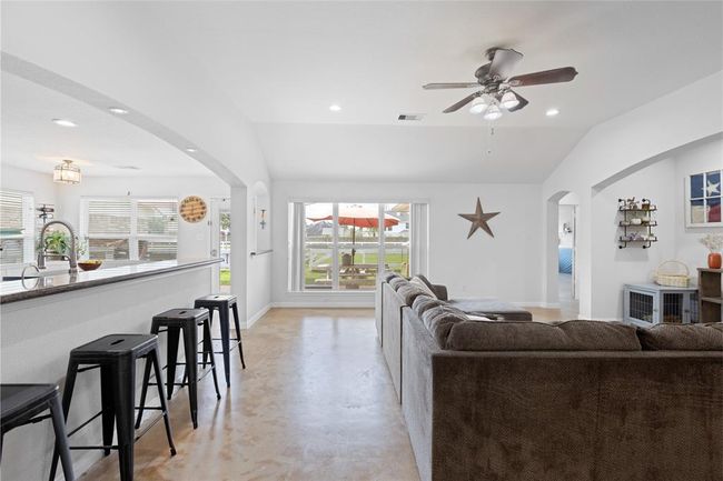 10711 Indian Trails Dr, House other with 3 bedrooms, 2 bathrooms and 2 parking in Tomball TX | Image 17
