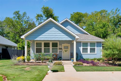 319 W Johnson St, Denison, TX, 75020-2437 | Card Image