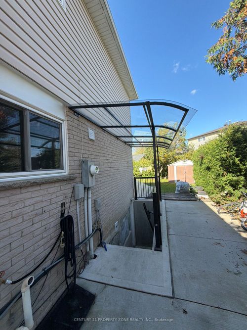 68 Merton Rd, Brampton, ON, L6V2V6 | Card Image