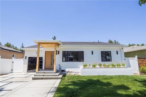 17905 Bullock St, Encino, CA, 91316-1007 | Card Image