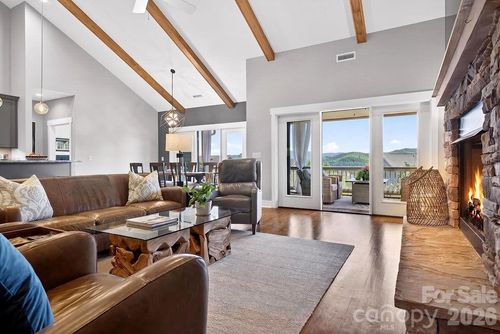 70 Copper Creek Ln, Hendersonville, NC, 28739-0137 | Card Image