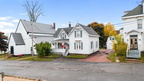15 Prince St, Pictou, NS, B0K1H0 | Card Image