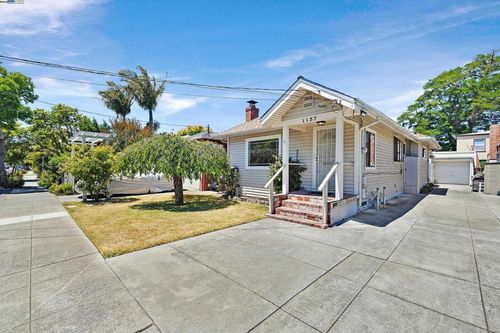 1137 Post St, Alameda, CA, 94501-5564 | Card Image