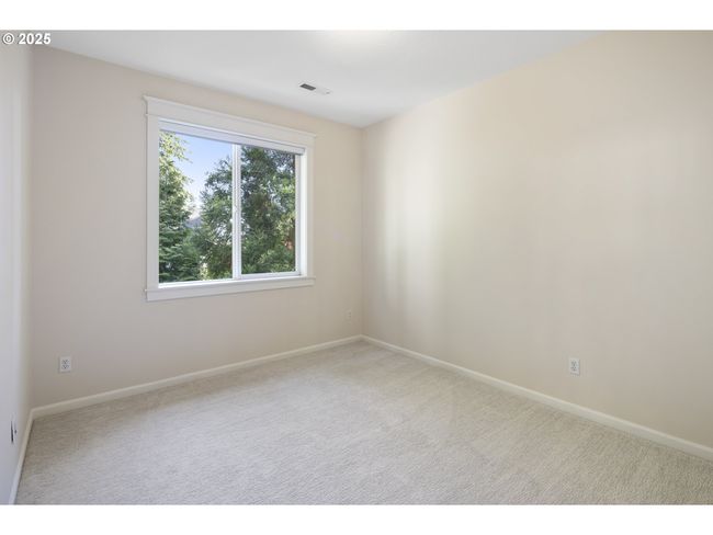 23073 Bland Cir, House other with 5 bedrooms, 3 bathrooms and 3 parking in West Linn OR | Image 31