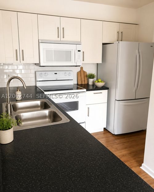 7-23-560 S Park Rd, Hollywood, FL, 33021-8599 | Card Image