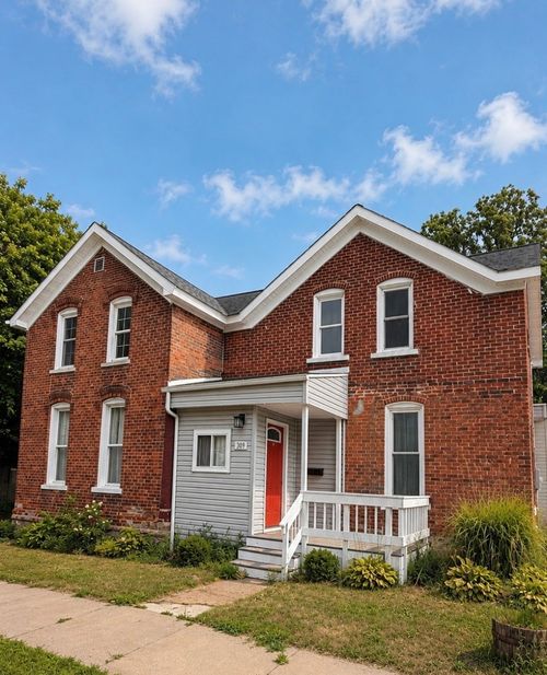 309 N Prairie St, Chippewa Falls, WI, 54729-2541 | Card Image