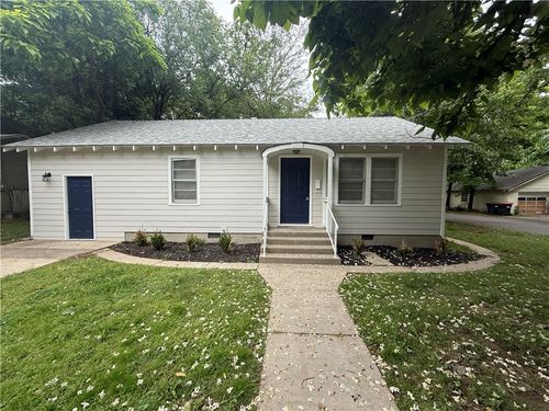 500 W Center Avenue, Springdale, AR, 72764 | Card Image
