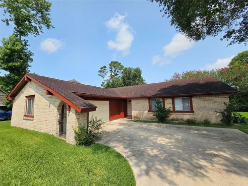 221 Palm Aire Dr, Friendswood, TX, 77546-5640 | Card Image