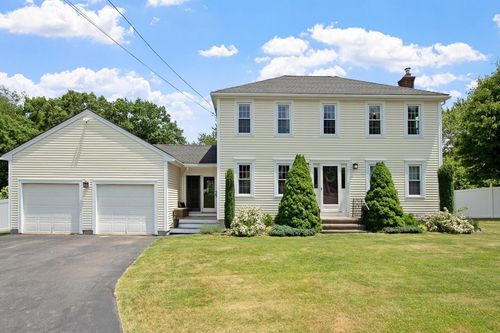 32 Indian Ridge Dr, Leominster, MA, 01453-5233 | Card Image