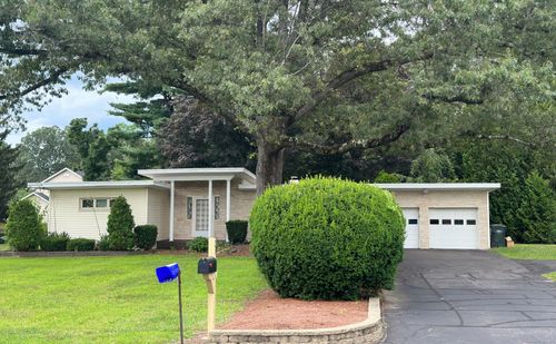 23 S Elm St, Windsor Locks, CT, 06096-2142 | Card Image