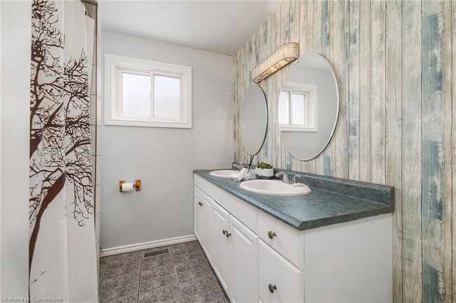 79 Ann St, House other with 4 bedrooms, 2 bathrooms and 5 parking in Dundas ON | Image 16