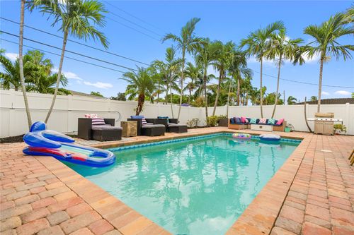 261 Se 8th St, Pompano Beach, FL, 33060-8443 | Card Image