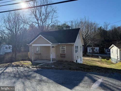 558 Martinsburg Road, BERKELEY SPRINGS, WV, 25411 | Card Image