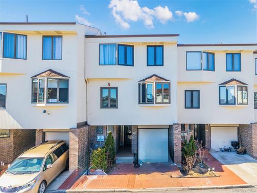 20b-12012 Riviera Ct, College Point, NY, 11356-1100 | Card Image