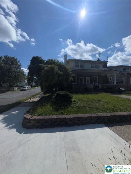 102 W Brookdale St, Allentown, PA, 18103-5003 | Card Image