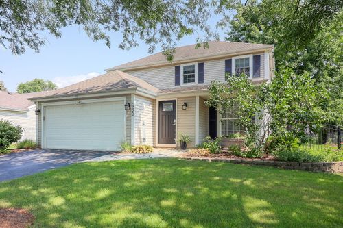 688 Thunderbird Trl, Carol Stream, IL, 60188-9262 | Card Image