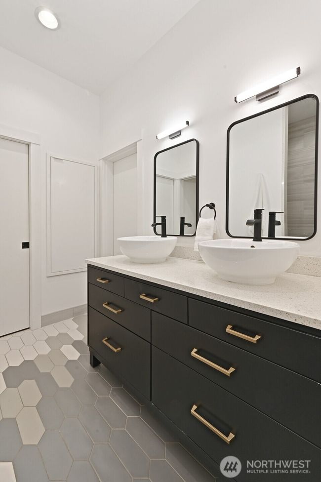 APT-517 - 526 1 St Ave S, Condo with 2 bedrooms, 2 bathrooms and 3 parking in Seattle WA | Image 23