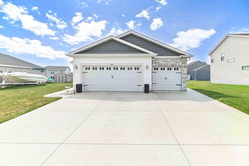 1337 Tower Hill Pass, Whitewater, WI, 53190-2690 | Card Image
