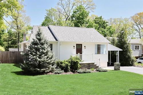 28 Minnehaha Blvd, Oakland, NJ, 07436-2816 | Card Image