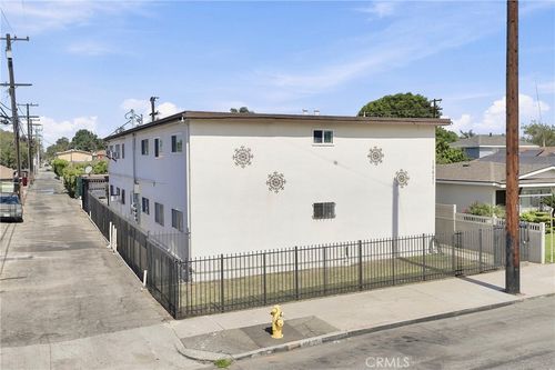 10621 San Carlos, South Gate, CA, 90280 | Card Image