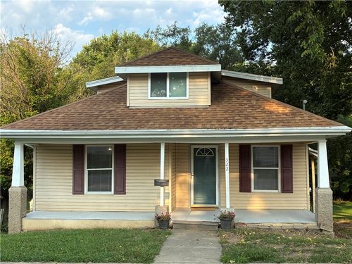 322 B St, Charleston, IL, 61920-1312 | Card Image