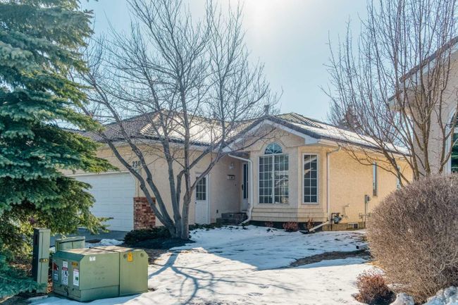 230 Hamptons Park Nw, Home with 2 bedrooms, 3 bathrooms and 2 parking in Calgary AB | Image 2