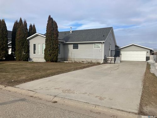 205 6 St N, Nipawin, SK, S0E1E0 | Card Image