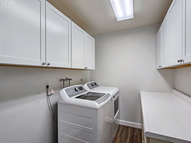 BLDG-25 - 213 Oswego Smt, Condo with 2 bedrooms, 2 bathrooms and 1 parking in Lake Oswego OR | Image 6