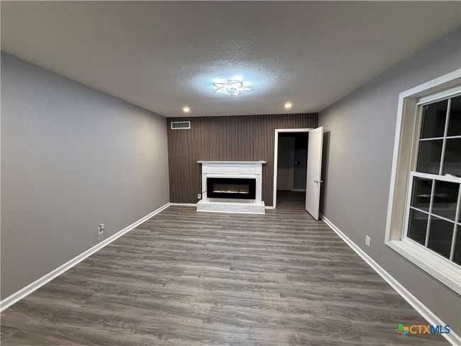 302 Smith St, House other with 3 bedrooms, 2 bathrooms and null parking in Gonzales TX | Image 9