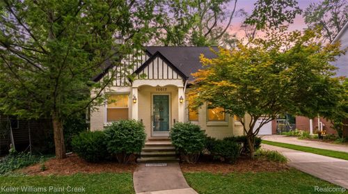 10017 Hart Ave, Huntington Woods, MI, 48070-1125 | Card Image