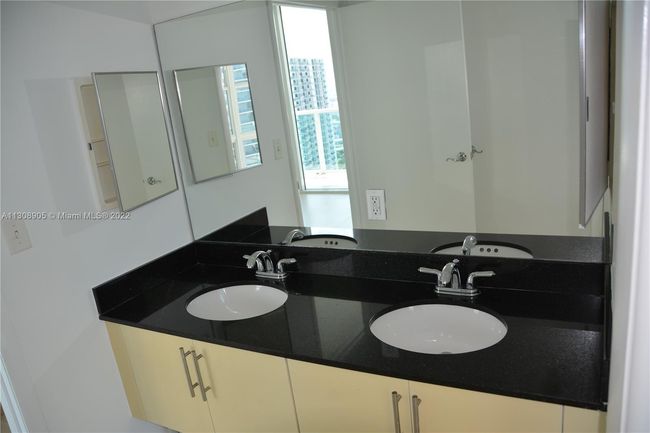APT-3921 - 31 Se 5 Th St, Condo with 3 bedrooms, 3 bathrooms and null parking in Miami FL | Image 19