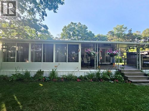 11-9951 Northville Cres, Thedford, ON, N0M2N0 | Card Image