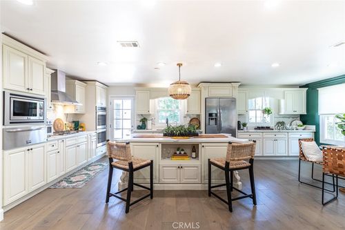 3720 Gardenia Ave, Long Beach, CA, 90813-5119 | Card Image