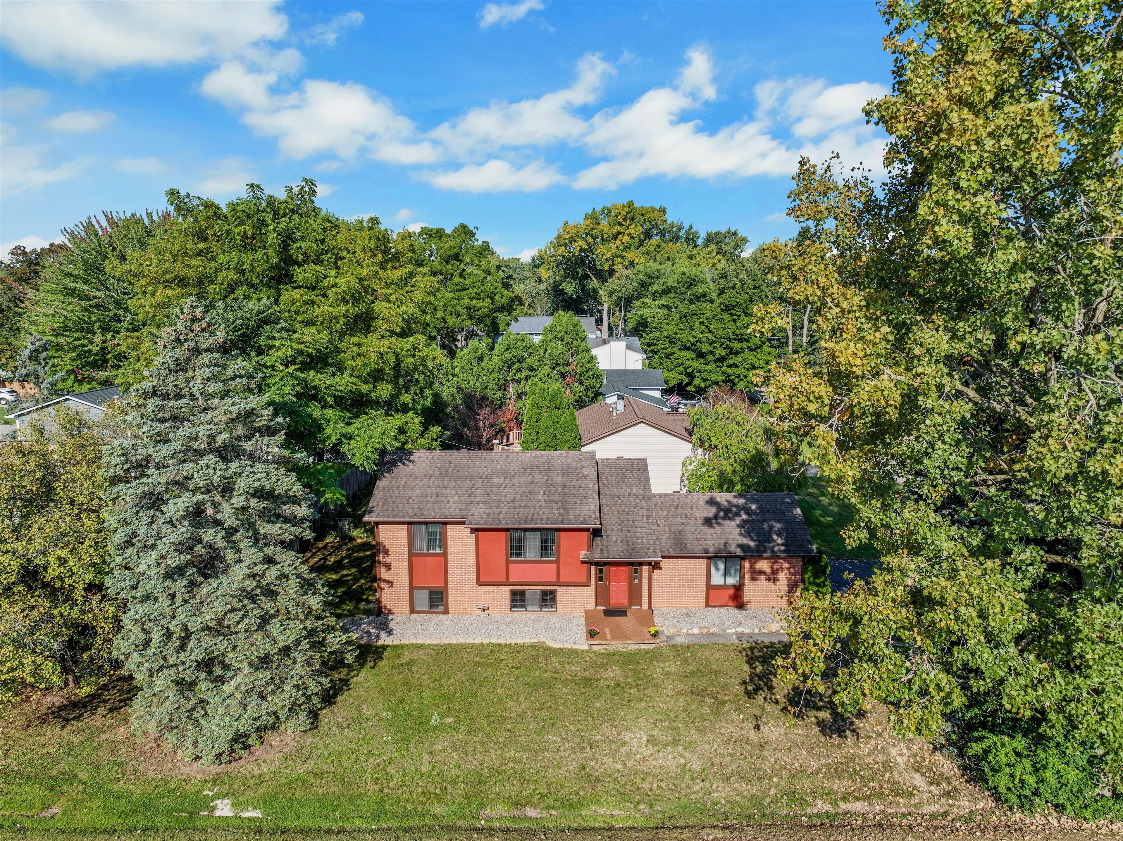 Medina Ave, Waterford, MI 48327