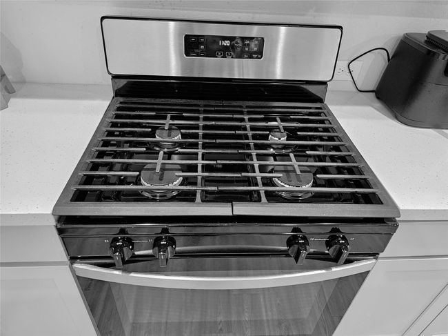 Gas burning stove. Stainless steel appliances included | Image 10