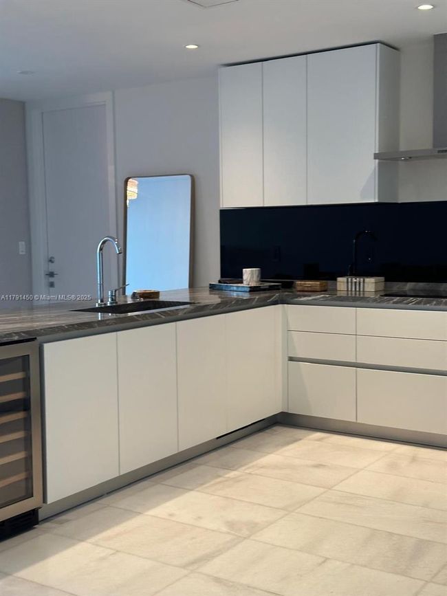 UNIT-803 - 700 Ne 26 Th Ter, Condo with 2 bedrooms, 2 bathrooms and null parking in Miami FL | Image 12