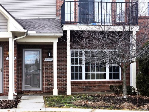 27611 Hidden Oaks Dr, Trenton, MI, 48183-3058 | Card Image