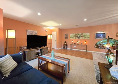 2-2 El Camino Ct, Coram, NY, 11727-1505 | Card Image