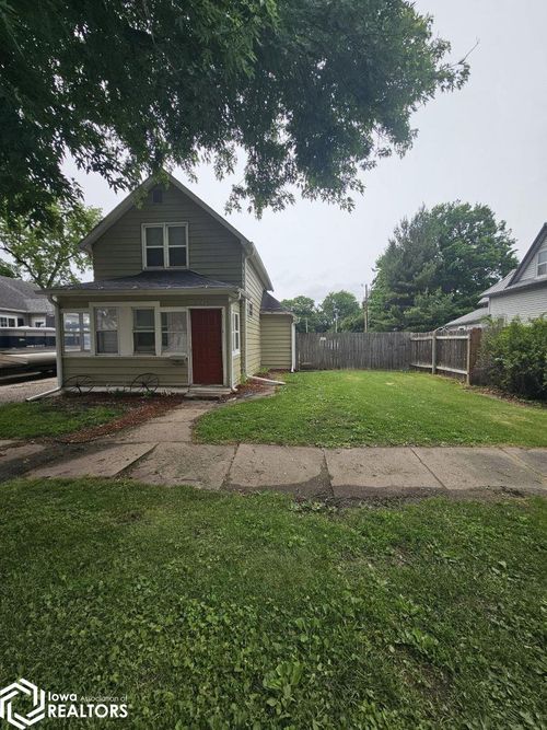 225 S Adella St, Ottumwa, IA, 52501-4707 | Card Image