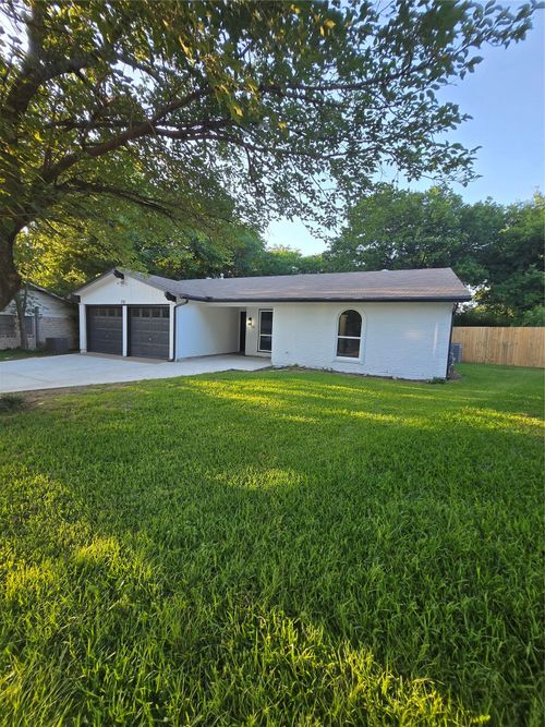 715 N Deerfield Cir, Arlington, TX, 76015-3610 | Card Image