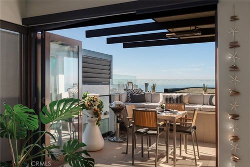 105 Bayview Dr, Manhattan Beach, CA, 90266-6517 | Card Image