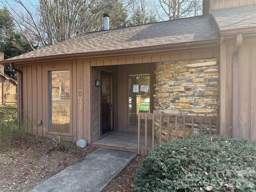 1720 12th St Ne, Hickory, NC, 28601-2082 | Card Image