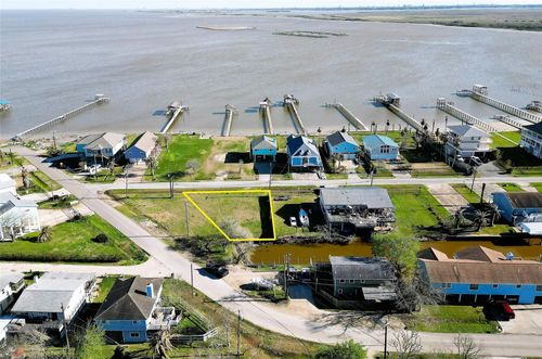1604 Dick Bay Dr, San Leon, TX, 77539-4788 | Card Image