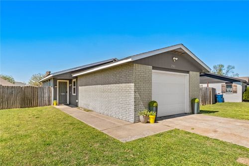 2501 Purdue Cir, Bentonville, AR, 72712-3818 | Card Image