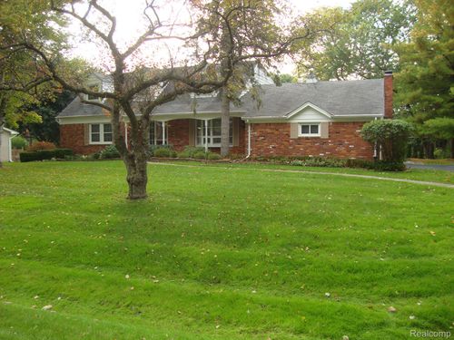 5659 Kingsmill Dr, Bloomfield Hills, MI, 48301-1041 | Card Image