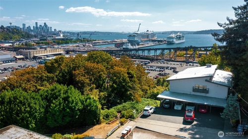 2325 W Plymouth Street, Seattle, WA, 98199 | Card Image