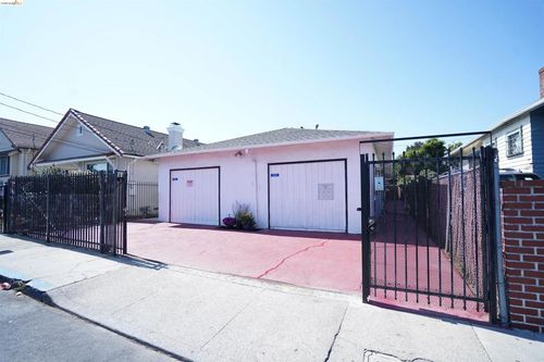 935 106th Ave, Oakland, CA, 94603 | Card Image