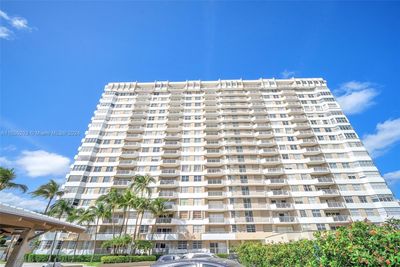 3M - 1965 S Ocean Dr, Condo with 1 bedrooms, 1 bathrooms and null parking in Hallandale Beach FL | Image 2